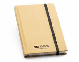 Caderno capa dura com 80 folhas na cor marfim com elástico e fita marca página. Com 80 folhas pautadas.