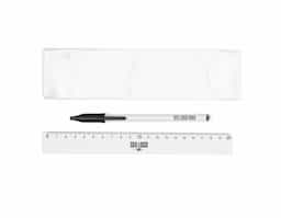 Kit régua 20cm e caneta plástica em estojo plástico transparente.