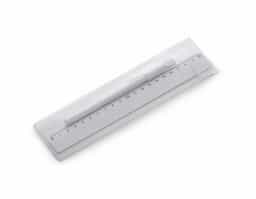 Kit régua 20cm e caneta plástica em estojo plástico transparente.