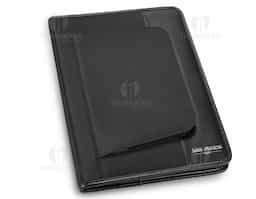 Pasta A4 de couro sintético e microfibra, bolso exterior com zipper. Interior com suporte para tablet (10.1  e 7 ) e folhas pautadas. Esferográfica e pen drive não inclusos.
