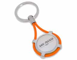 Chaveiro de metal e silicone. Incluso caixa.