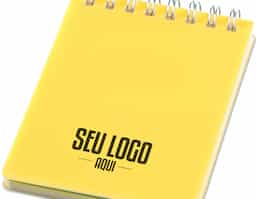 Caderno com folhas pautadas na cor creme.