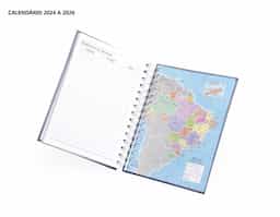 Agenda diária 2025 metalizada em Percalux com wire-o metálico. Possui "bolso" plástico atrás da capa, páginas de dados pessoais, calendário 2024 a 2026, mapa do Brasil, mapa-múndi, índice telefônico e planejamento.