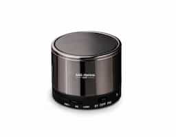 Caixa de som com microfone. com transmissão por bluetooth, ligação stereo 3,5 mm e leitor de cartões TF. autonomia até 8h. capacidade: 500mAh. função para atender chamadas, controle de volume, conexão à playlist do dispositivo móvel e rádio FM. incluso cabo USB/micro USB para carregar
