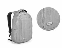 Mochila. Poliéster 600D. Para notebook até 14''. Compartimento principal forrado. 2 bolsos frontais com fecho. Bolsos interiores. Placa metálica removível com imã, para fácil gravação 305 x 445 x 130 mm