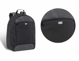 Mochila para notebook. 600D2Tone e 300D. Compartimento com divisória almofadada para notebook até 14''. Interior forrado e almofadado, com diversos bolsos. Bolso frontal. Parte posterior e alças almofadadas