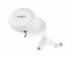 Cabo USB 3 em 1. Adequado para carregar dispositivos móveis. Dispõe de um conector micro USB e adaptadores Lightning® (com certificação MFI) e USB tipo C. Fornecido em bolsa de EVA. Cabo: 1020 mm 