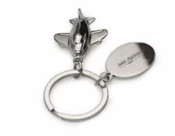 Chaveiro de metal avião 3D com placa para gravação.