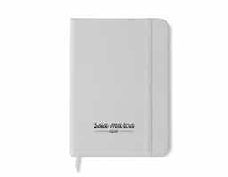 Caderneta tipo Moleskine com elástico para lacre e marcador de página em cetim.		