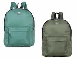 Mochila de nylon, possui um grande compartimento superior e bolso frontal. Alça superior de nylon e alças ajustáveis para as costas.