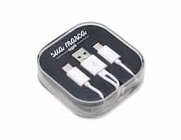Cabo de dados USB 3 em 1 com estojo suporte para celular. Contém as entradas Lightning/iPhone, V8/Android e Tipo-C/Android.
