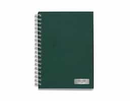  Caderno com capa kraft colorida e espiral prata metálico. Possui aproximadamente 98 folhas brancas pautadas e páginas para: dados pessoais, calendário de 2023 à 2026 e planejamento.