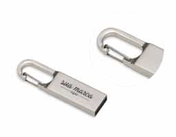 Pen drive metal fosco com mosquetão. Capacidade de 4GB																									