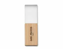 Pen drive de cristal com tampa e detalhe em bambu. Capacidades de 4GB