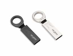 Pen drive de alumínio com acabamento fosco e argola para chaveiro, disponível nas capacidades de 16GB