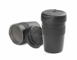 Caneca em aço inox parede dupla, conserva temperatura, pegador em silicone e bico com tampa. Capacidade 350ml.