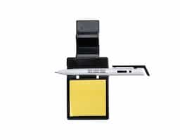 Suporte plástico para celular com caneta plástica e bloquinho de rascunho. Suporte colorido com encaixe para caneta e celular, acompanha bloquinho amarelo com aproximadamente 50 folhas e caneta plástica branca com detalhes coloridos(acompanha na mesma cor do suporte), aciona por clique e para destravar basta apertar a parte inferior do clip.