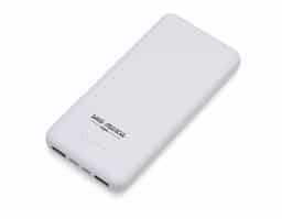 Carregador portátil de indução com 10.000mAh e indicador led de bateria, contém dois conjuntos de ventosas nas extremidades da área de indução, ideal para fixação do celular durante este modo de carga. O carregador possui duas portas de saídas USB, possibilitando o carregamento de dois dispositivos ao mesmo tempo, além do modo de carga por indução ilustrado por um raio, indicando a área correta para este modo de carga. O carregador possui duas portas de entradas, Tipo-C e V8. Acompanha cabo USB e adaptador Tipo-C.