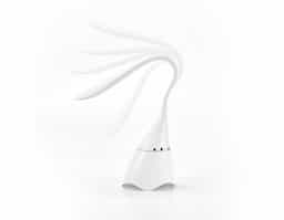 Luminária de mesa com caixa de som em ABS. Com 18 LEDs de alto brilho, botão tátil e braço flexível. Transmissão sem fios BT v4.2 e ligação stereo 3,5 mm com 5W/4O. Autonomia aproximada de 6 horas e conexão à playlist do dispositivo móvel. Incluso cabo USB para carregar