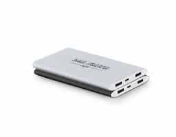 Bateria portátil em alumínio. Bateria de lítio com capacidade de 7.600 mAh e tempo de vida = 500 ciclos. Com entrada 5V/1A , saída 5V/1-2.1A e 2 portas USB. Incluso cabo USB/micro USB para carregar a bateria.