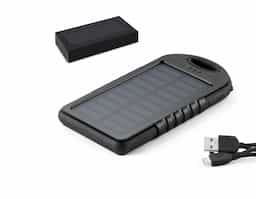 Bateria portátil solar em ABS com painel solar e LED. Bateria de lítio com capacidade de 2.000 mAh, entrada/saída 5V/1A e 2 portas USB. Incluso cabo USB/micro USB para carregar a bateria. 