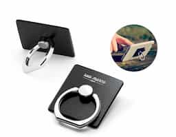 Suporte de anel para celular confeccionado em ABS resistente, proporcionando maior segurança e conforto no manuseio do aparelho. Possui autocolante no verso, garantindo fixação prática e firme. Versátil e funcional, auxilia no apoio do celular e é uma excelente opção de brinde corporativo moderno e útil.