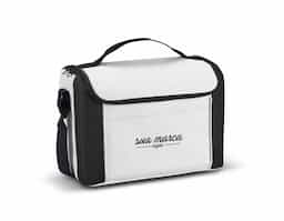 Bolsa térmica em 600D com alça ajustável em webbing, bolso frontal e capacidade até 8 L