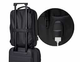 Mochila confeccionada em Couro Sintético com compartimento para notebook até 15,6 polegadas. Contém Dois compartimentos grandes sendo um com divisórias para documentos, eletrônicos e caneta, e um com divisória para Notebook até 15,6 polegadas.