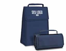 Bolsa térmica dobrável em non-woven (80 g/m²) com fecho em velcro e com capacidade até 3 L. Food grade. Bolsa fornecida desdobrada. Dobrada: 170 x 95 x 40 mm | Aberta: 170 x 265 x 110 mm