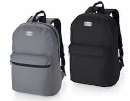 Mochila confeccionada em Nylon 17 Litros. Contém bolso frontal com zíper, alça de mão em nylon e alças para as costas ajustáveis.
