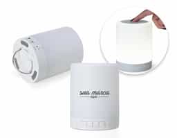 Caixa de som multimídia com luzes. Material plástico resistente na cor branca fosca, parte superior com falante e sensor touch para troca de luzes.