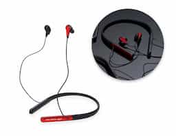 Fone de ouvido bluetooth com haste para pescoço. Possui microfone para atendimento de chamadas telefônicas, botões liga/desliga, + e – na haste, acompanha USB.