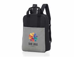Mochila p/ Notebook em tecido poliéster parte externa
Bolsos frontal com ziper;
Alça de mão e ombro.
Parte interna:
Compartimento para notebook.
Tamanho total do Notebook - 17
