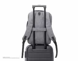 Mochila e Pasta para Notebook em tecido poliéster Compartimento para notebook.
Tamanho total do Notebook - 16,5¨ aconpanha placa