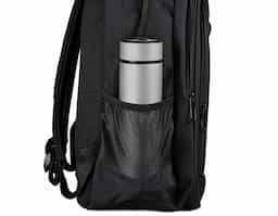 Mochila p/ Notebook em tecido poliéster Compartimento para notebook.
Tamanho total do Notebook - 18