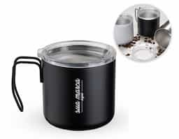 Caneca 350 ml parede dupla em Inox, com pegador de inox, contém tampa transparente com compartimento para beber.