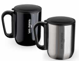 Caneca 250 ml parede dupla em Inox, com pegador de plástico, contém tampa plástica para vedação e base com EVA antiderrapante.