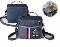 Bolsa térmica de 9 litros confeccionada em TNT resistente, com alça de mão e revestimento interno em manta térmica isotérmica.
