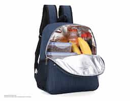 Mochila térmica com capacidade de 15 litros, compartimento principal com revestimento térmico aluminizado. Contém compartimento frontal, bolsos laterais de nylon, alça de mão em nylon e alças para as costas ajustáveis com revestimento espumado