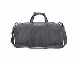 Bolsa Oxford impermeável com capacidade de 28 litros. Possui compartimento principal com amplo espaço, bolso frontal longo e dois bolsos laterais. A bolsa contém alças de nylon para mãos com suporte de velcro para unificação das alças, alça transversal regulável com apoio para ombro, duas fivelas superiores para encaixe da alça transversal, zíperes com puxadores plásticos, revestimento interno de poliéster e parte inferior com pequenas bases antiderrapantes.