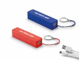 Bateria portátil fabricada em ABS, com célula de lítio de 1.600 mAh e vida útil de aproximadamente 500 ciclos. Conta com uma porta de saída USB-A para carregamento de dispositivos eletrônicos. Acompanha cabo USB para recarga da própria bateria, garantindo praticidade.