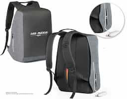 Mochila para notebook em 900D de alta densidade e tarpaulin. Sistema antirroubo: compartimento principal com zíper oculto e parte posterior com 2 bolsos ocultos com zíper, para maior segurança. Compartimento principal forrado e almofadado, com 2 divisórias almofadadas para notebook até 15.6'' e tablet 10.5''.