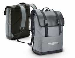 Mochila para notebook em 600D de alta densidade e tarpaulin com 2 compartimentos. Compartimento posterior forrado, com diversos bolsos interiores e 2 divisórias almofadadas para notebook até 17'' e tablet 10.5''. Compartimento frontal forrado