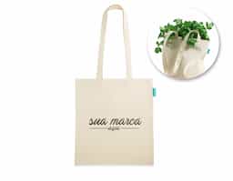 Sacola 100% algodão orgânico (120 g/m²) proveniente de um cultivo sustentável, sem químicos ou pesticidas. Alças de 60 cm e etiqueta Label Organic. 370 x 410 mm