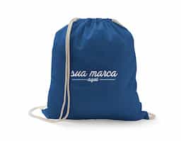Sacola tipo mochila 100% algodão (100 g/m²), leve, resistente e confortável, com alças para transporte prático. Material natural e sustentável, ideal como brinde corporativo ecológico, combinando funcionalidade, estilo e ampla área para personalização da marca.