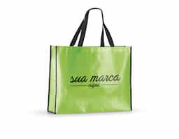 Sacola em non-woven laminado (120 g/m²) com laminação brilhante. Alças em webbing de 60 cm. 420 x 320 x 150 mm