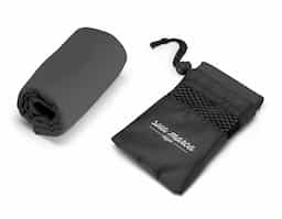 Toalha para esporte em microfibra (210 g/m²). Toalha prática e leve que facilita o transporte, de elevada absorção e rápida secagem. Fornecida com bolsa em 190T. 400 x 800 mm | Bolsa: 135 x 205 mm