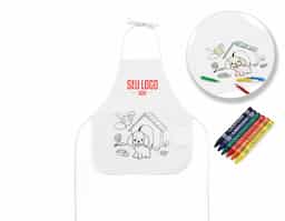 Avental de criança para colorir em non-woven (80 g/m²) com desenho impresso e bolso lateral. 6 gizes de cera inclusos. 380 x 430 mm