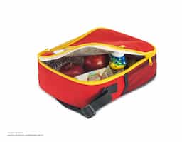 Bolsa térmica infantil confeccionada em tecido 600D, resistente e prática para o transporte de lanches e bebidas. Possui fechamento em zíper, bolso frontal para itens de fácil acesso e bolso lateral em tela mesh que auxilia na organização. Conta ainda com alça ajustável em webbing para maior conforto no transporte. Com capacidade de até 4 litros, é ideal para o uso no dia a dia. 