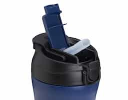 Copo 450 ml parede dupla em inox, Copo com parte inferior emborrachada antideslizante, tampa rosqueável com abertura no bocal para beber e canudo com bico de silicone .